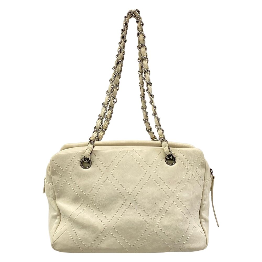 Chanel Diamond Stitch Shoulder Bag - Picture 3 of 15